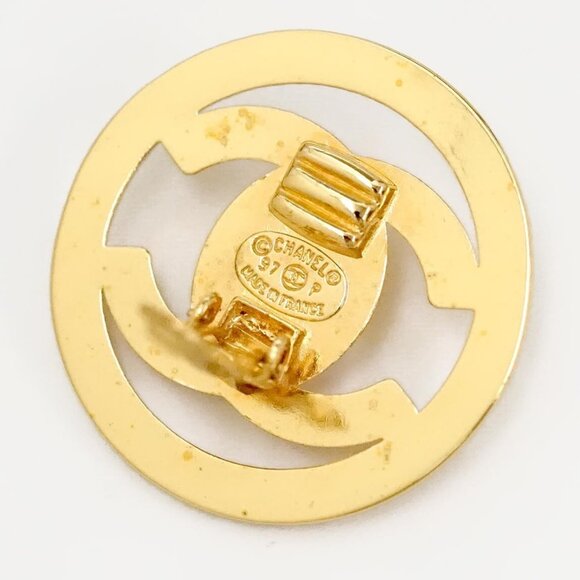 CHANEL CC Logos Round Clip-On Earrings Gold Tone Auth 97P w/Box m11098 - Picture 3 of 5